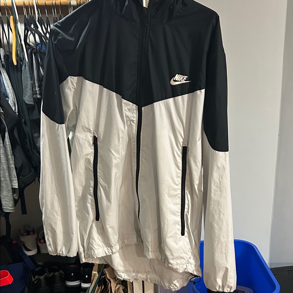 Nike Men's Black and Gray Windbreaker